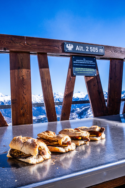 Un barbecue sur les pistes, ça vous tente ? 🍖⛷️😊