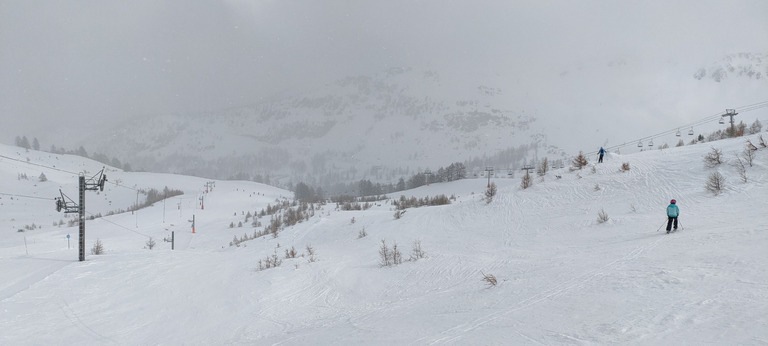 Un peu de neige... à l'horizontale 😕