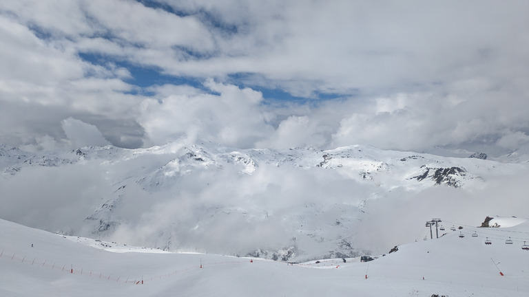 Cache cache avec le soleil dans les 3 Vallées