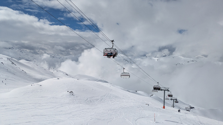 Cache cache avec le soleil dans les 3 Vallées