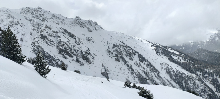 20-30 cm de poudre lourde mais bien bonne ! 