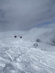 Poudreuse et brouillard sur Les Arcs 