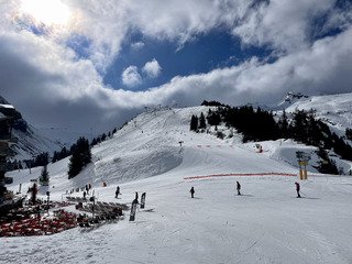Nébulosités et neige de printemps pour la journée test Vuarnet