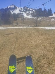 Adaptation au changement climatique, on fait du ski d'été en Avril