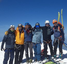 MB 2025,  des skipasseurs  au sommet 
