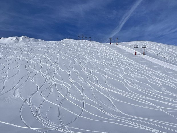 Un bon dimanche de premières Traces