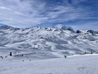 Un bon dimanche de premières Traces