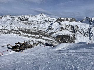 Un bon dimanche de premières Traces