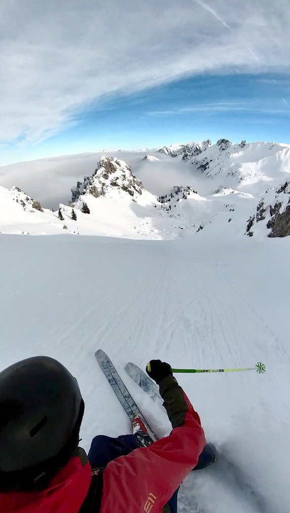C'est quoi cette réalité parallèle au-dessus des bancs de stratus 