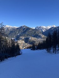 Ciel bleu, neige dure et vielle poudreuse