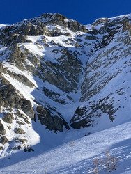 Ciel bleu, neige dure et vielle poudreuse