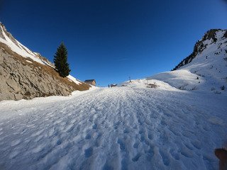 Glace et infirmerie au Col de la Colombi&egrave;re