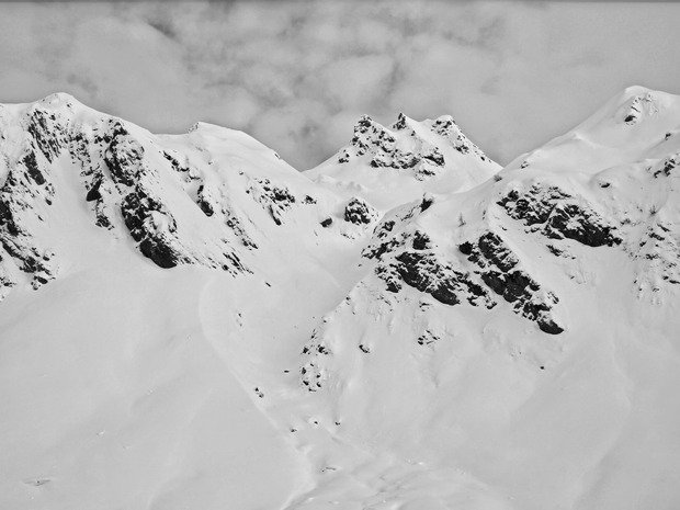 Compacte et un peu lourde, mais des courbes agr&eacute;ables 