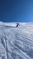 Une belle journ&eacute;e ensoleill&eacute;e, c&rsquo;est encore Ok pour skier.