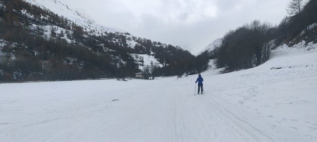 Ski de fond avec ambiance de fin de saison 