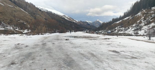 Ski de fond avec ambiance de fin de saison 