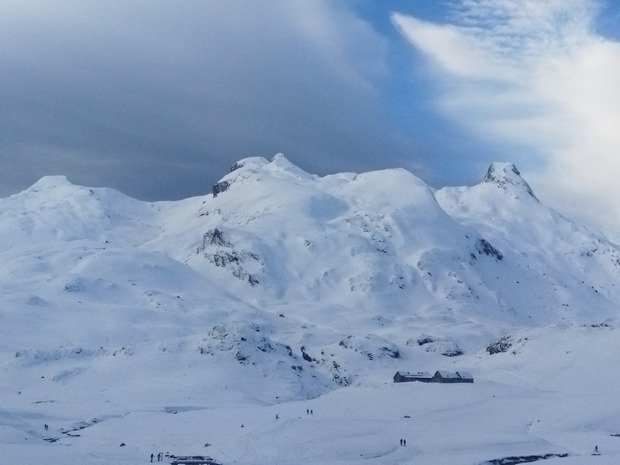 Top cr&eacute;neau, poudreuse froide dans les combes