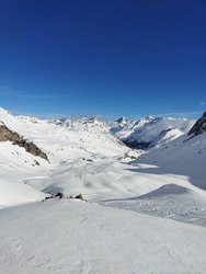 Top cr&eacute;neau, poudreuse froide dans les combes