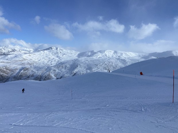 Trio gagnant du jour : cailloux, vent et poudreuse
