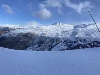 Trio gagnant du jour : cailloux, vent et poudreuse