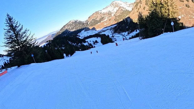 Soleil, peu de monde, skiable c&ocirc;t&eacute; Sommand, cailloux c&ocirc;t&eacute; Praz de Lys