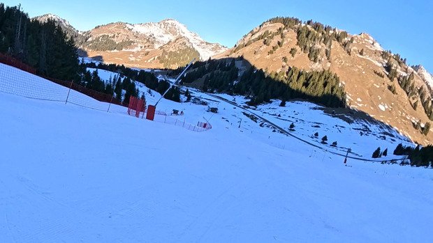 Soleil, peu de monde, skiable c&ocirc;t&eacute; Sommand, cailloux c&ocirc;t&eacute; Praz de Lys