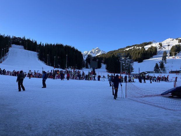 Du b&eacute;ton, quelques cailloux, et blind&eacute; de monde!
