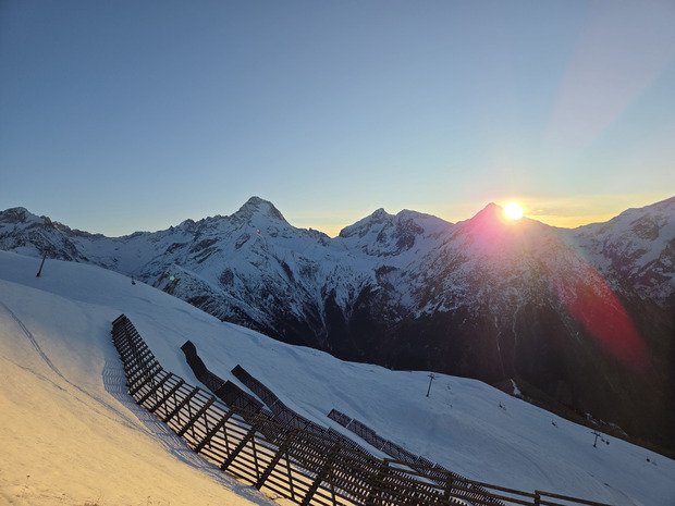 Soleil et neige froide