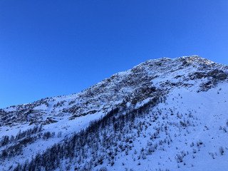 Monde, glace, cailloux : solution Montagnole