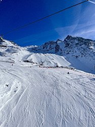 &Eacute;tonnamment, agr&eacute;able &agrave; skier malgr&eacute; le peu de neige.