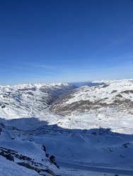 &Eacute;tonnamment, agr&eacute;able &agrave; skier malgr&eacute; le peu de neige.