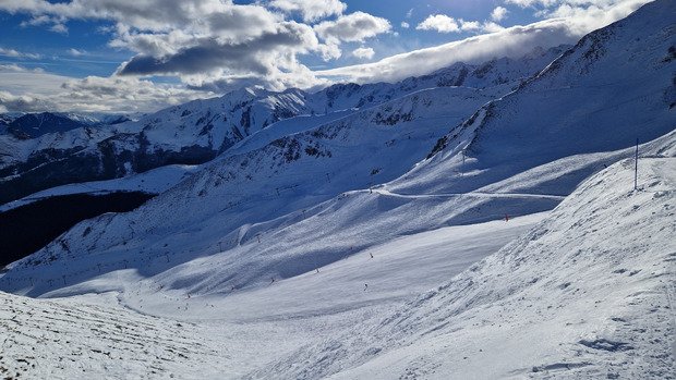 Luminosit&eacute; changeante mais bonne neige