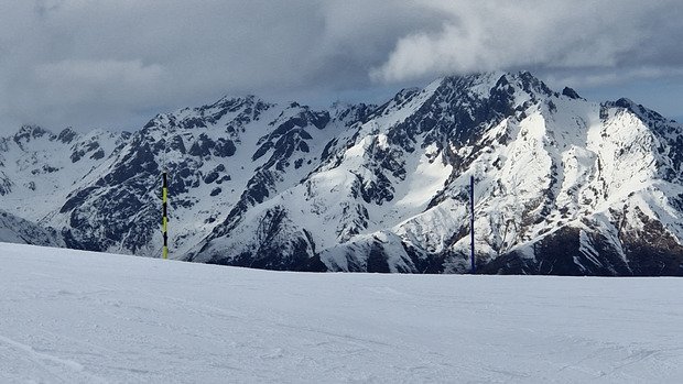 Luminosit&eacute; changeante mais bonne neige