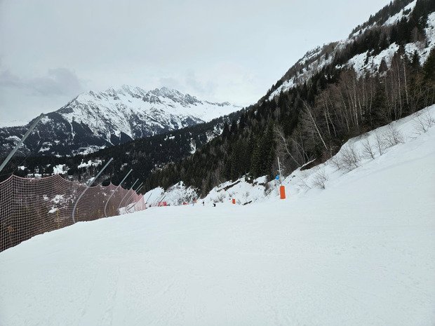 Le domaine dans toute sa largeur