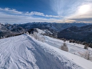 Petite poudreuse, &eacute;claircies et jour blanc