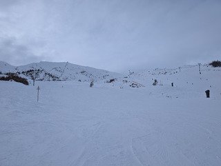 Petite poudreuse, &eacute;claircies et jour blanc
