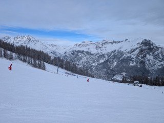 Petite poudreuse, &eacute;claircies et jour blanc