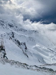 Ambiance n&eacute;buleuse pour ce Go Fast aux 7 Laux