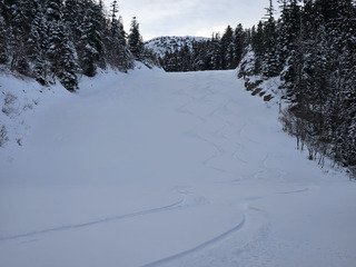 Bonne pioche &rarr; main gagnante &rarr; tapis blanc