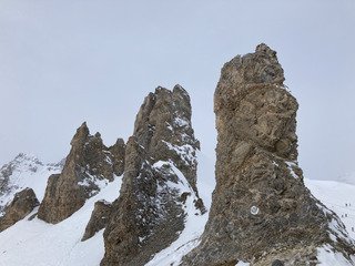 Aiguille perc&eacute;e 