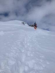 Aiguille perc&eacute;e 