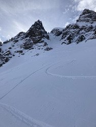 Aiguille perc&eacute;e 