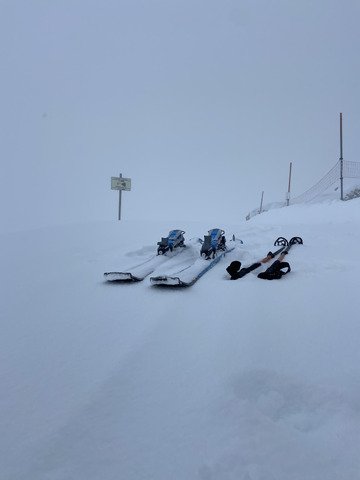 Mont&eacute;e dans le brouillard, descente sur de la poudreuse quasi vierge ✨