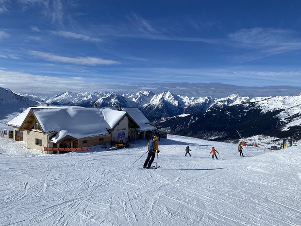 Profiter du soleil sur l'un des rares domaines skiables de Maurienne expos&eacute;s plein sud !