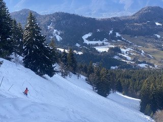 Sc&eacute;nique et tr&egrave;s bon en haut mais b&eacute;ton en bas.