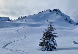 Rocheplane par le hameau du Clou; Enfin une &eacute;paisseur de neige qui fait r&ecirc;ver !