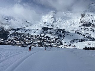 Neige bizarre, du monde et du brouillard 