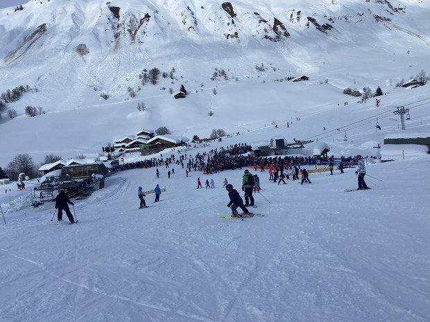 Neige bizarre, du monde et du brouillard 