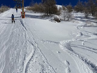 Poudreuse froide en Nord, Bronzage & Carving en sud 