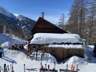 Poudreuse froide en Nord, Bronzage & Carving en sud 